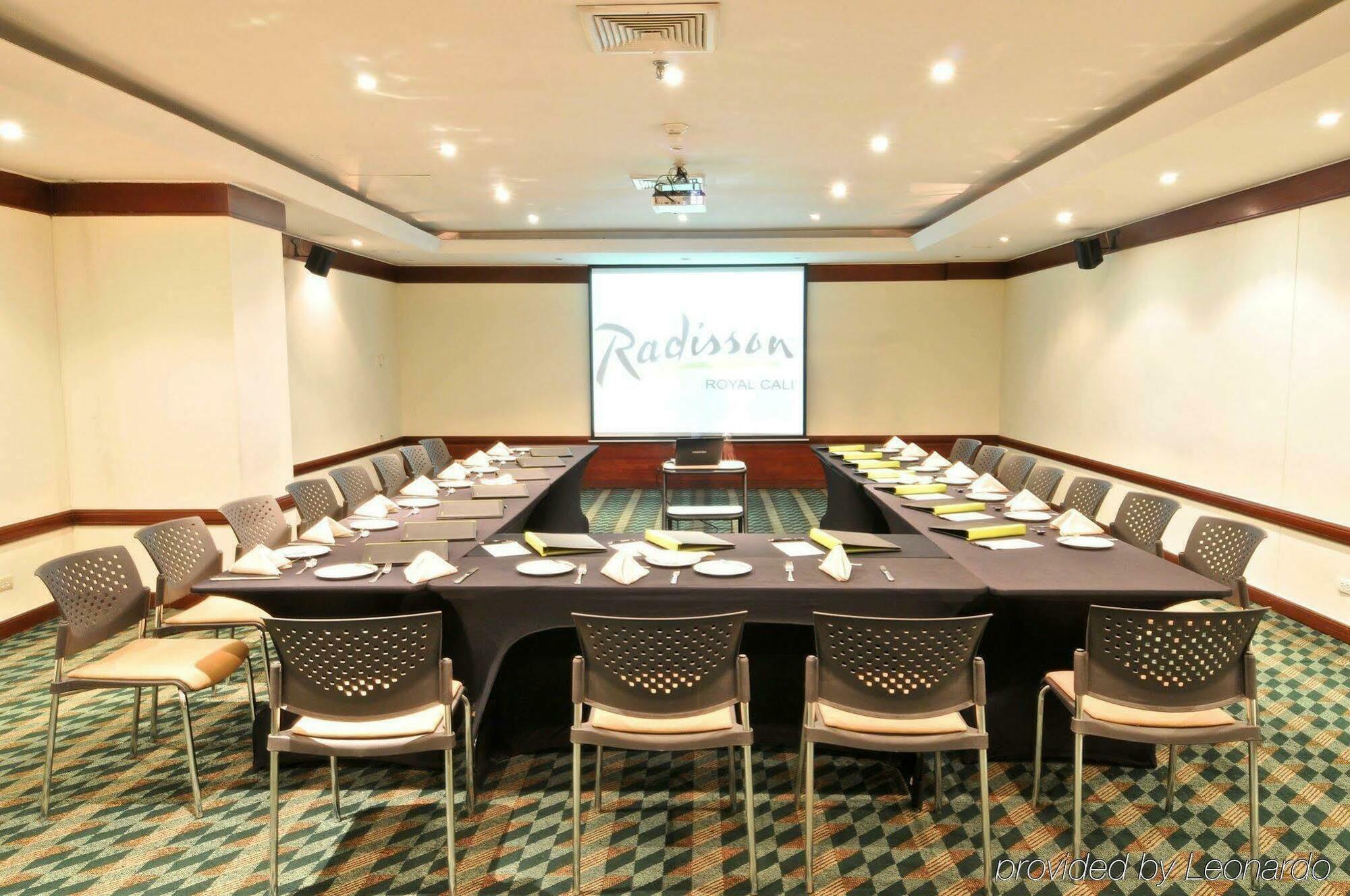Nh Cali Royal Hotel Business photo
